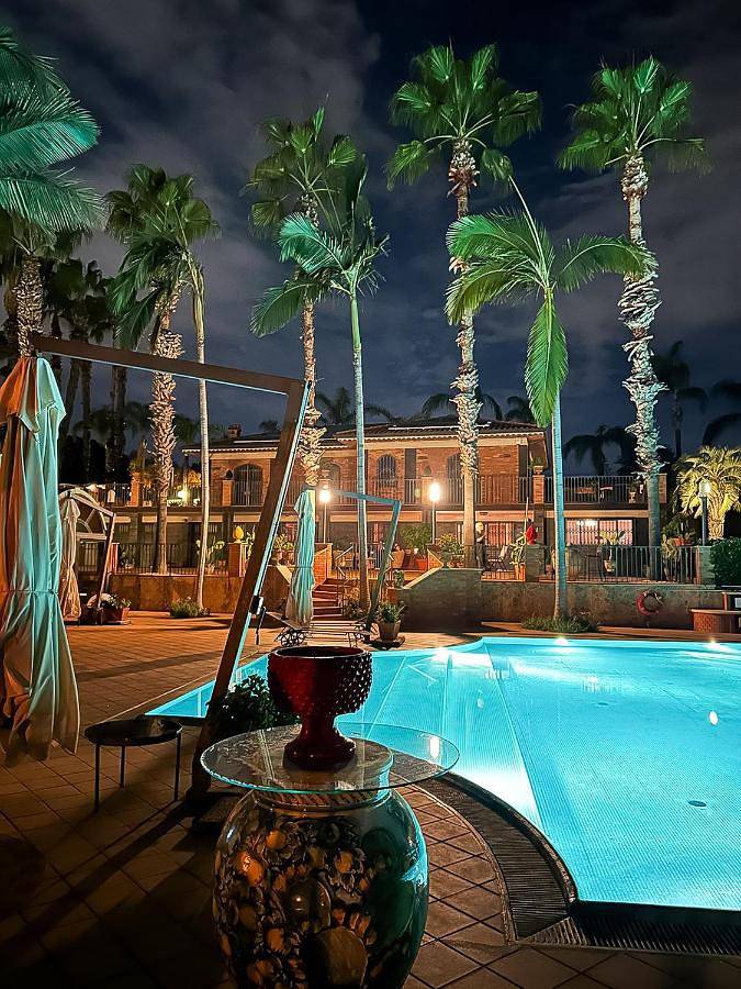 Casa vacanza per 8 persone, con Terrazza e Idromassaggio nonché Giardino e Piscina per bambini a Aci Catena