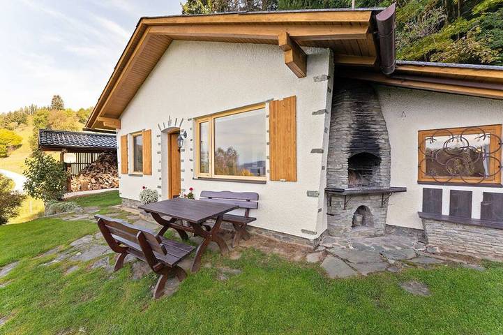 Bauernhof für 4 Personen, mit Garten und Terrasse sowie Pool, mit Haustier