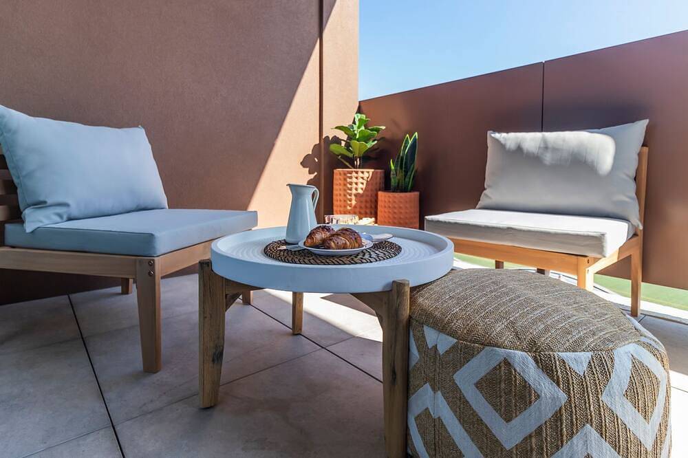 Apartamento inteiro, Contemporary Oasis w/ Balcony by Lovelystay in Oliveira do Douro, Distrito do Porto
