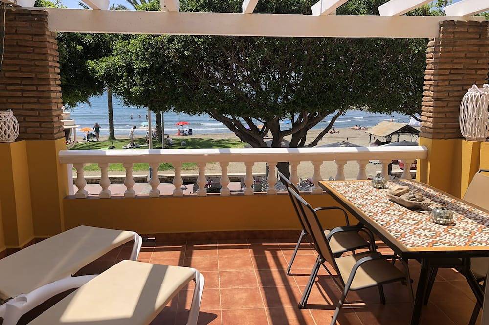 Apartamento entero, Apto. 1ª Linea de playa. Gran terraza con vistas al mar. Paseo Maritimo El Palo in Playa del Palo, Málaga