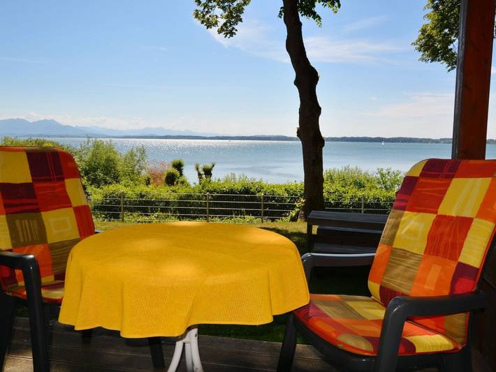 Ferienwohnung für 4 Personen, mit Seeblick und Balkon sowie Sauna, kinderfreundlich in Chieming
