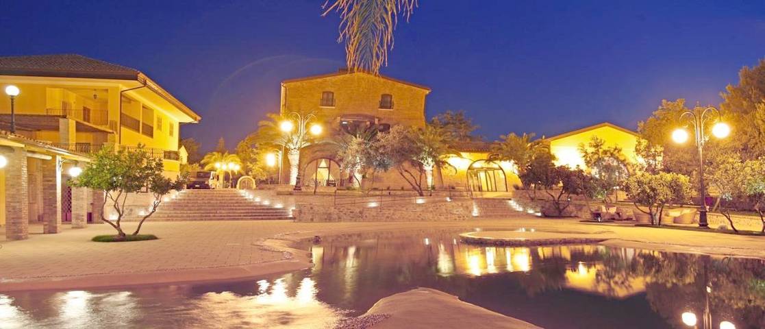 Hotel für 4 Personen, mit Balkon und Whirlpool sowie Terrasse und Garten