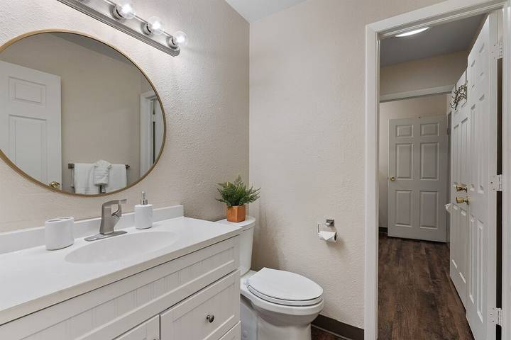 Vacation rental for 8 people, with terrace and yard as well as hot tub, with pets in Loveland