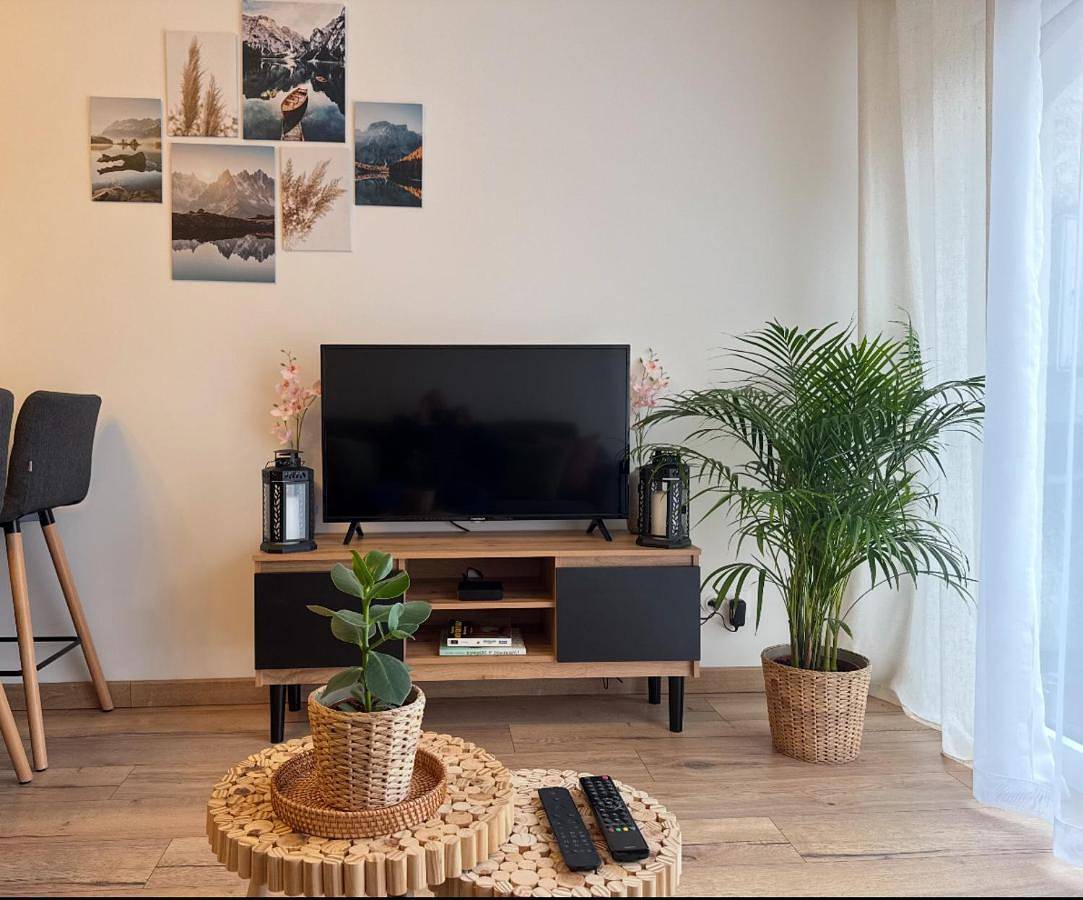 Appartement entier, One-Bedroom Apartment in Mijoux, Parc naturel régional du Haut-Jura