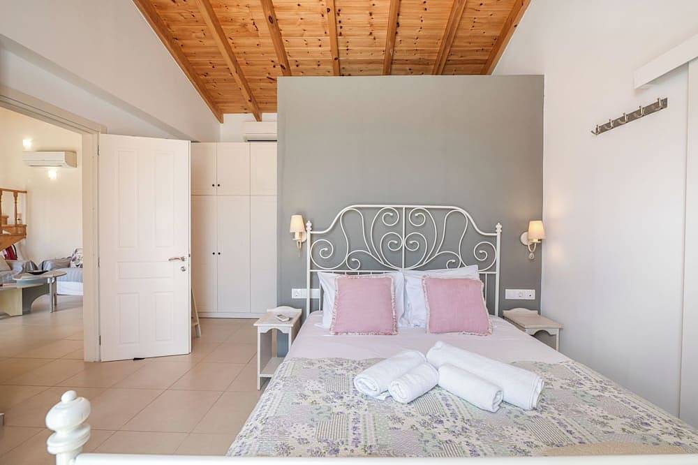 Kassiopi Bay view Villa, Glorious Sea View at Kassiopi bay and Corfu straits! in Kassiopi, Korfu