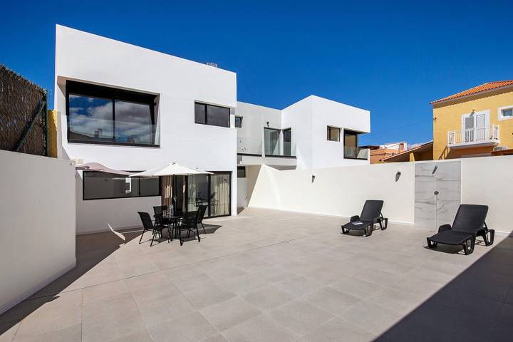 Apartamento inteiro, Apartamento de férias 'Las Cuestitas Sol' com vista montanha, varanda privada e Wi-Fi in Pájara, Fuerteventura