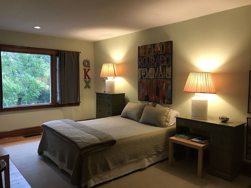 Expansive Land Haus, 7 Gelassene Acres mit Teich & Woods in Litchfield County