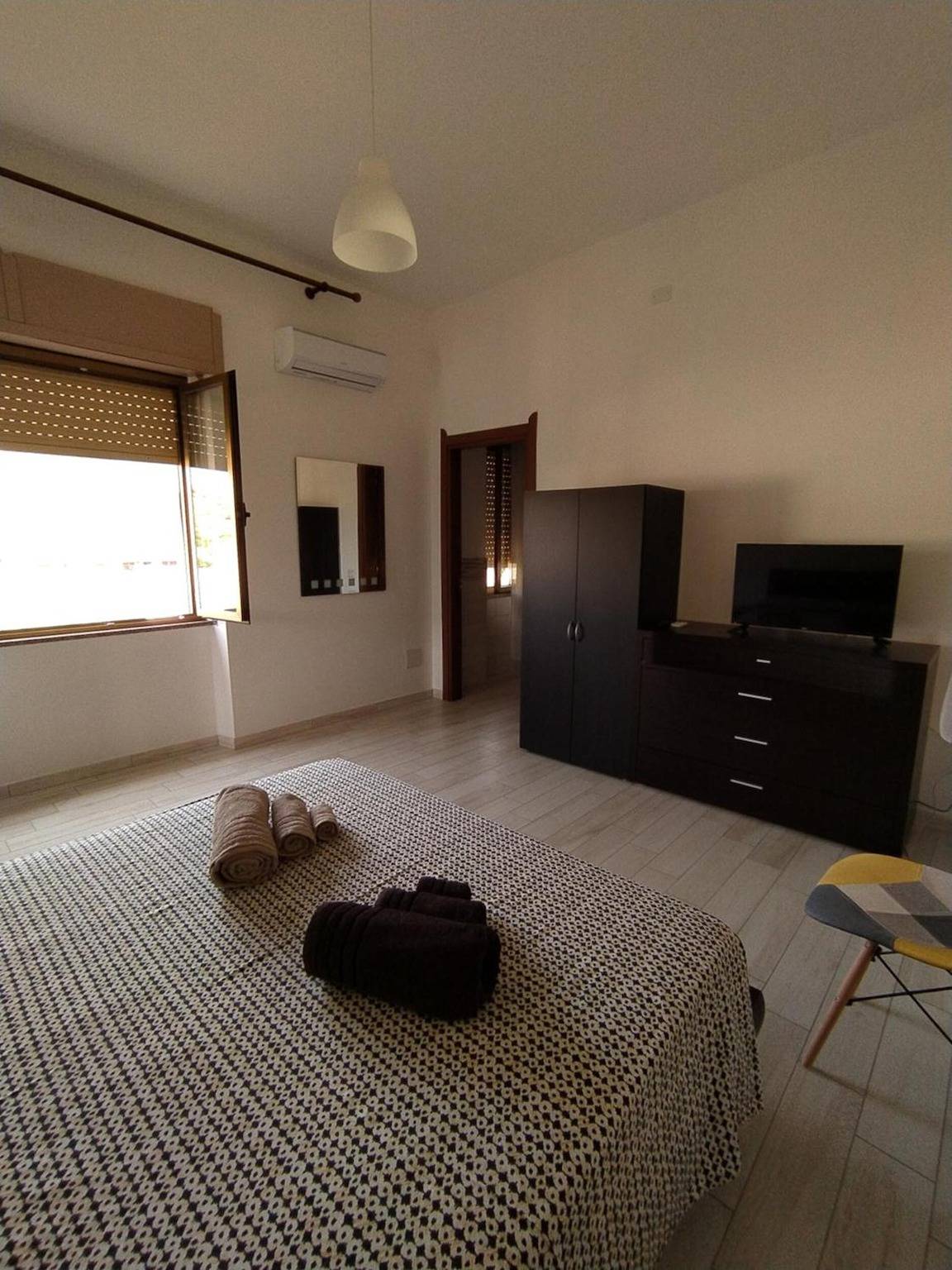 Apartamento entero, Apartamento 'Da Miky Casa Vacanze 1' con vistas a la montaña, Wi-Fi y aire acondicionado in Teulada (Italia), Provincia de Cagliari