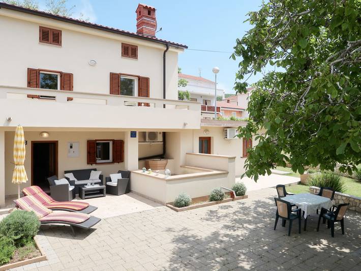 Smještaj za odmor za 5 osoba, s Balkon i Terasa, kao i Vrt u Punat