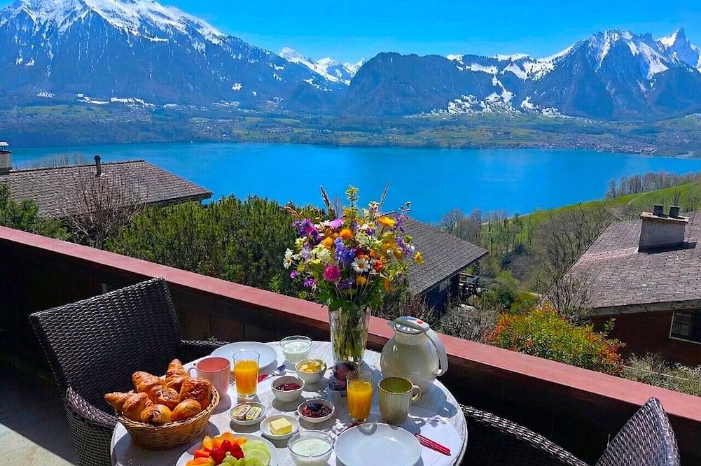 Geheel appartement, Concierge, Scenic Views, Long Stay by Swisshut in Sigriswil, Meer van Thun