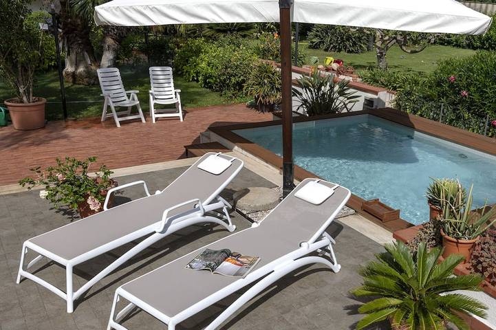 Villa pour 5 personnes, avec balcon ainsi que jacuzzi et jardin à Palerme