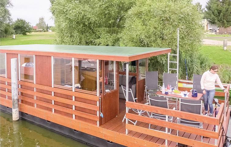 Hausboot für 6 Personen, mit Terrasse in 