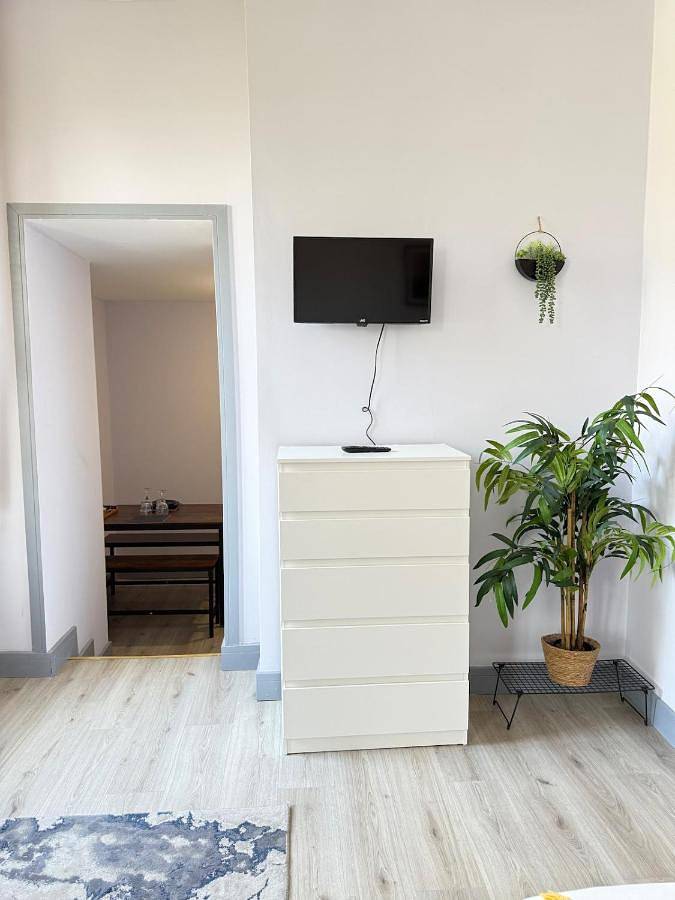 Economy Twin Room in Lewisham, London
