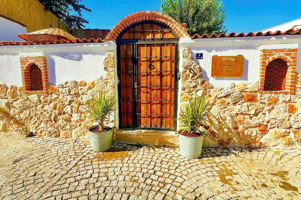 Boutique Ionian Villa with Private Pool & Historic Charm in Didim, Provinz Aydın