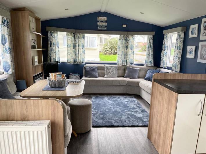 Camping for 8 people, with Terrace and Children pool as well as Pool and Sauna in Newquay