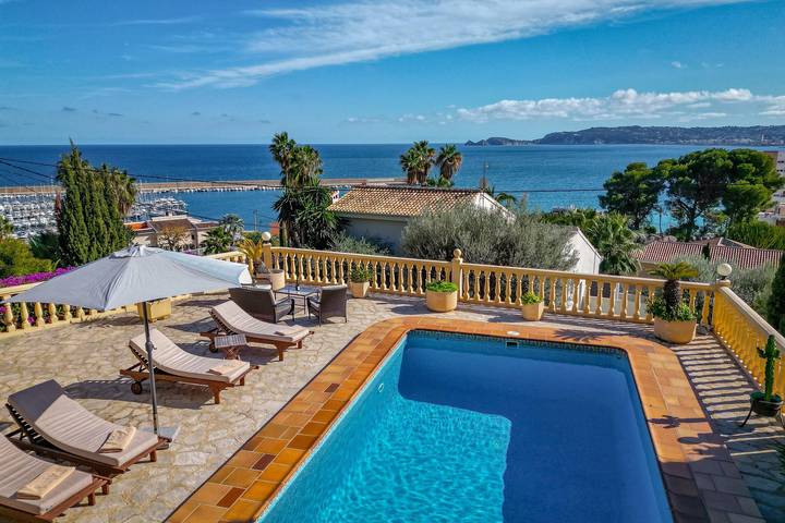 Casa rural para 4 personas, con piscina además de jardín y vistas al mar, Familias con niños en Jávea