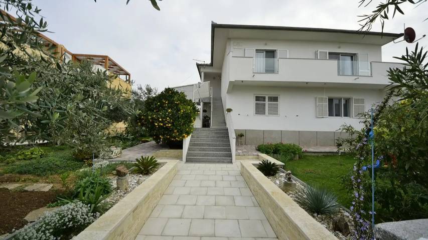 Ferienwohnung für 4 Personen, mit Terrasse in Biograd na Moru