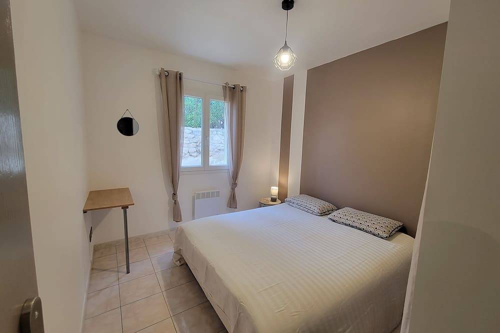 Quiet villa with view, air conditioning and swimming pool. Near Vallon. Gard/Ardeche. in Saint-Jean-de-Maruéjols-et-Avéjan, Alès und Umgebung