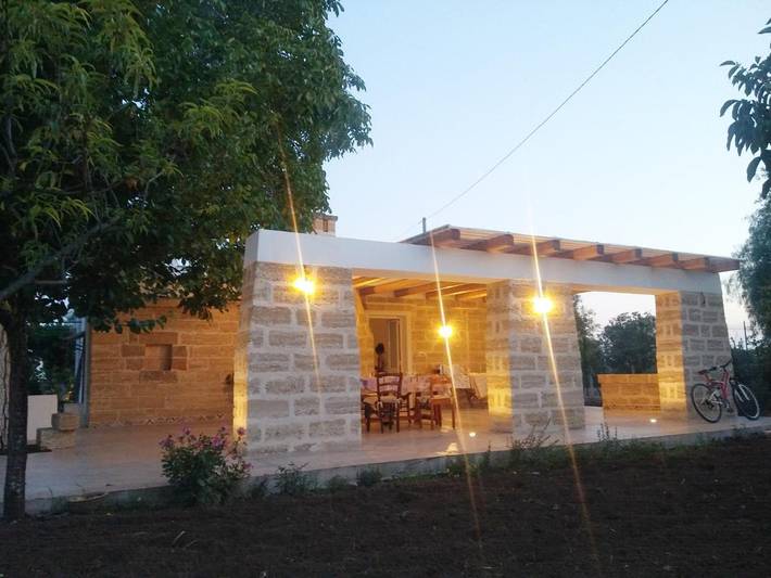 Villa per 9 persone, con panorama e giardino nonché piscina, adatto a famiglie con bambini a Parabita