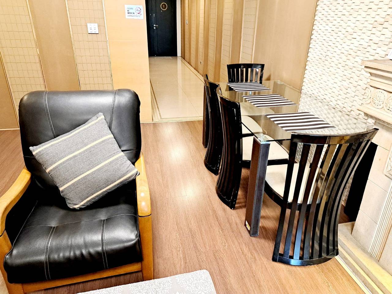 Hel ferieleilighet, 2D 3 Bedrooms Downtown Serviced Apartment with shared Pool in Watthana, Bangkok