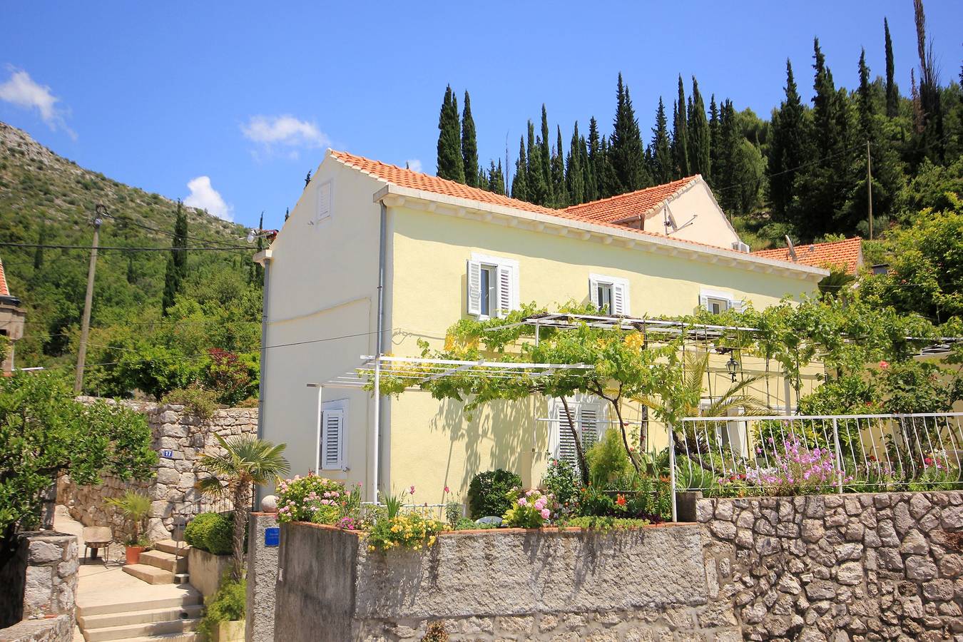 Ganze Wohnung, 3-Zimmer-Ferienwohnung mit Terrasse Trsteno, Dubrovnik -a in Brsecine, Grad Dubrovnik