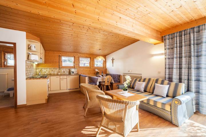 Ganze Wohnung, Ferienwohnung 'Residenz Pichler 4' mit Bergblick, Balkon & Wlan in Stubaier Alpen, St. Leonhard in Passeier
