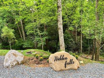 Log Cabin for 2 Guests in Fontana Lake, Swain County, Picture 4