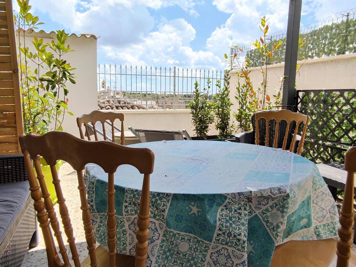 Appartamento intero, Apartment with Terrace in Laterza, Provincia di Taranto