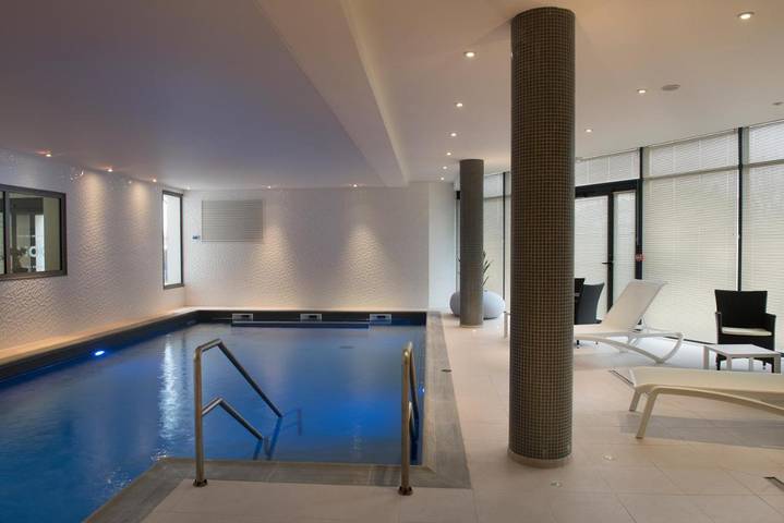 Location de vacances pour 4 personnes, avec Balcon et Terrasse ainsi que Jardin et Piscine à Maubeuge