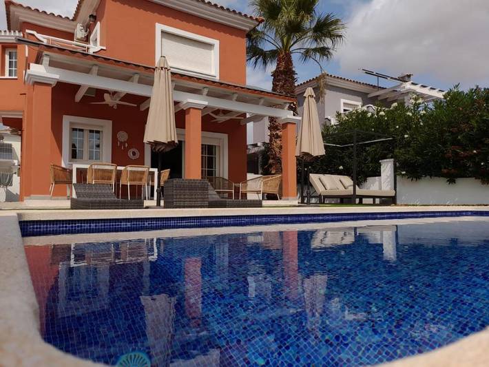 Chalet para 6 personas, con vistas además de jardín y piscina en Murcia 