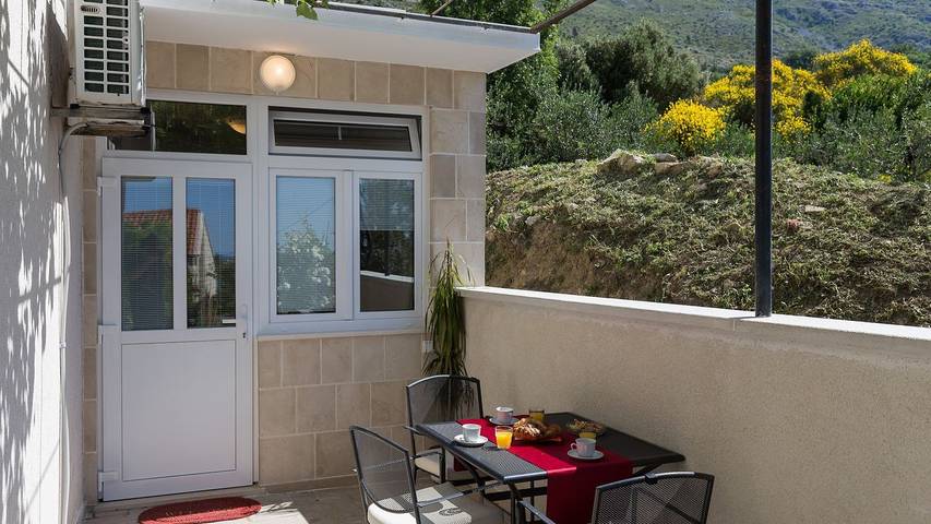 Holiday letting for 4 people, with terrace in Srebreno