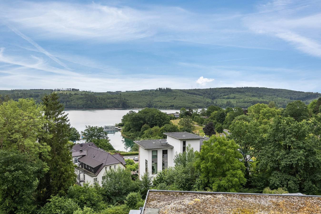 Droomappartement aan de Sorpesee met panoramisch uitzicht en verwarmd binnenzwembad, foto 15