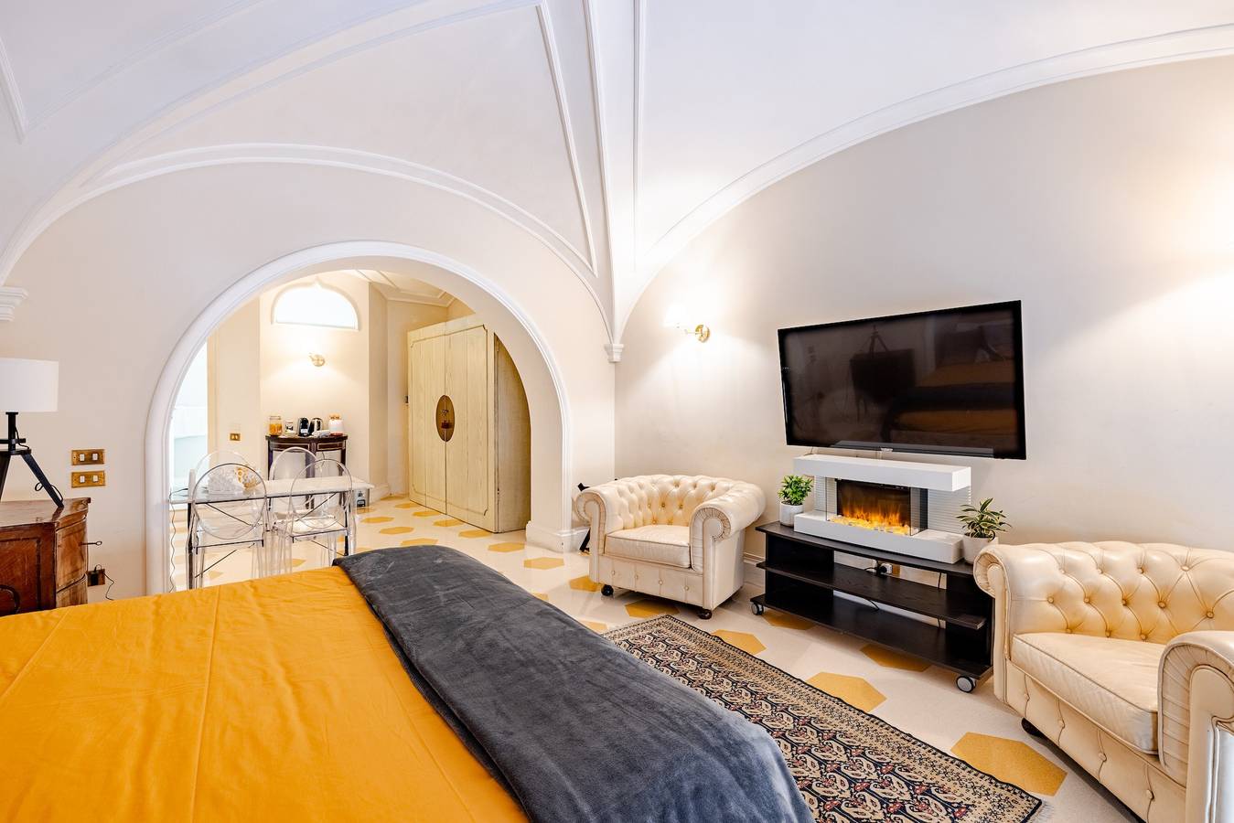 Ganze Wohnung, Apartment 'Rione Monti Charming Suite Colosseo' mit Wlan und Klimaanlage in Rom Zentrum, Rom
