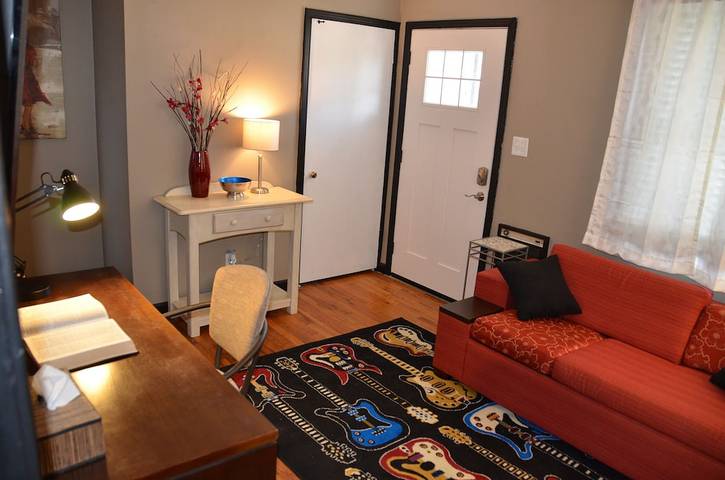 Vacation rental for 8 people, with yard in Nashville
