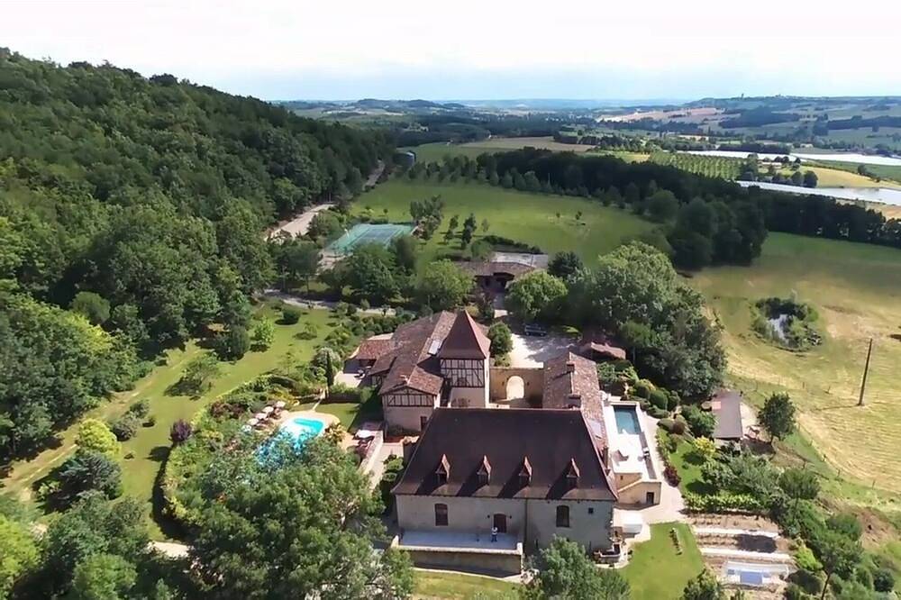 Adorable gîte au coeur de la nature, 4 personnes, avec piscine et tennis in Pinel-Hauterive, Région de Villeneuve-sur-Lot