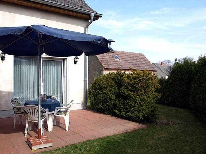Ferienwohnung für 2 Personen, mit Garten und Terrasse, kinderfreundlich am Kummerower See
