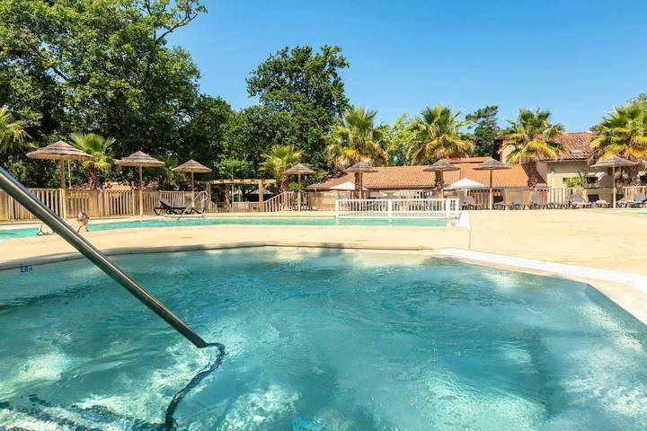 Camping pour 4 personnes, avec piscine et terrasse, animaux acceptés à Ondres - 3