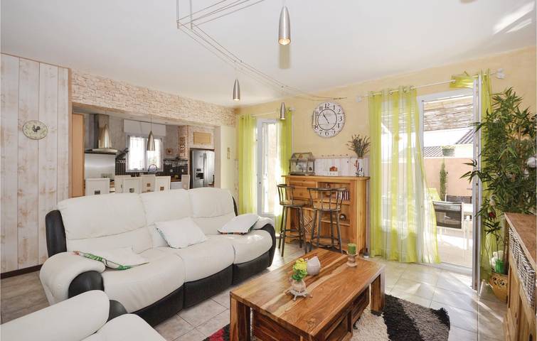 Apartamento con vistas a la montaña, piscina y aparcamiento in Maubec, Parque natural regional del Luberon
