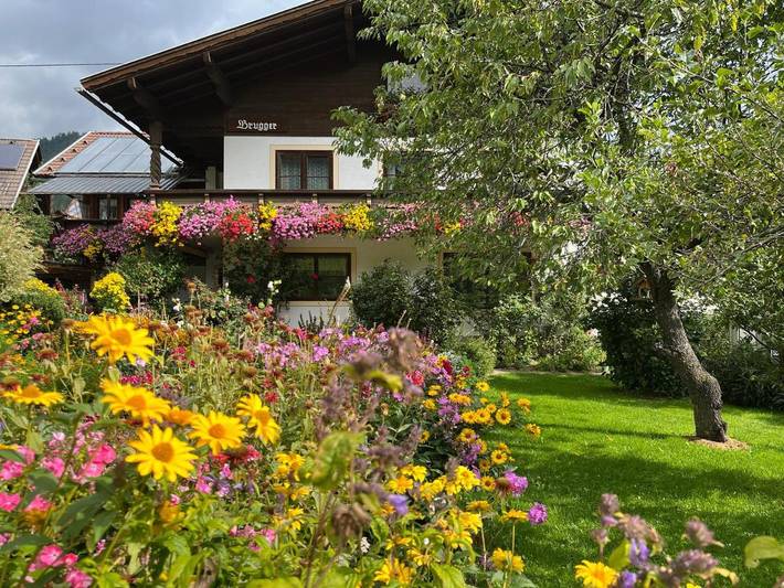Ferienwohnung für 14 Personen, mit Balkon und Terrasse sowie Garten und Ausblick