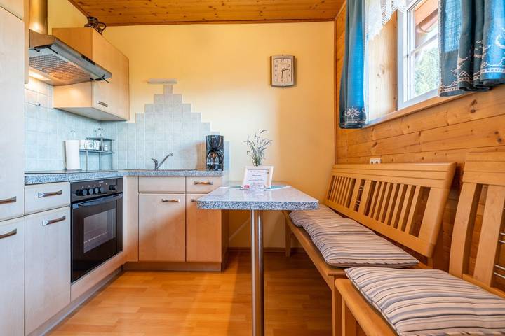 Ferienwohnung für 2 Personen, mit Balkon und Ausblick sowie Garten und Seeblick am Millstätter See