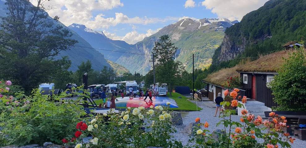 Location de vacances pour 5 personnes, avec jardin ainsi que vue et vue sur le lac dans Geiranger - 3
