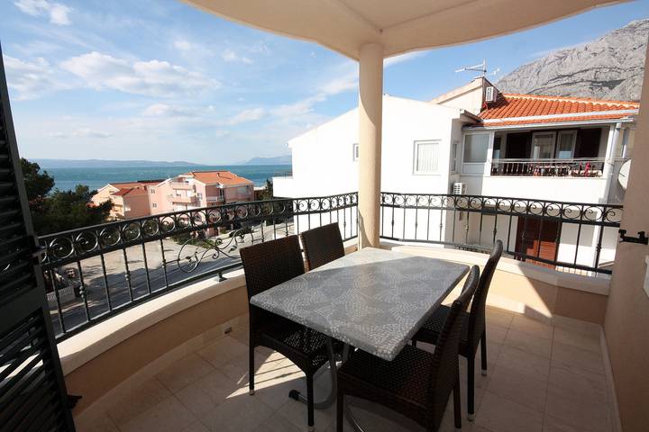 Apartament wakacyjny dla 5 osób, z balkon/ taras w Tučepi