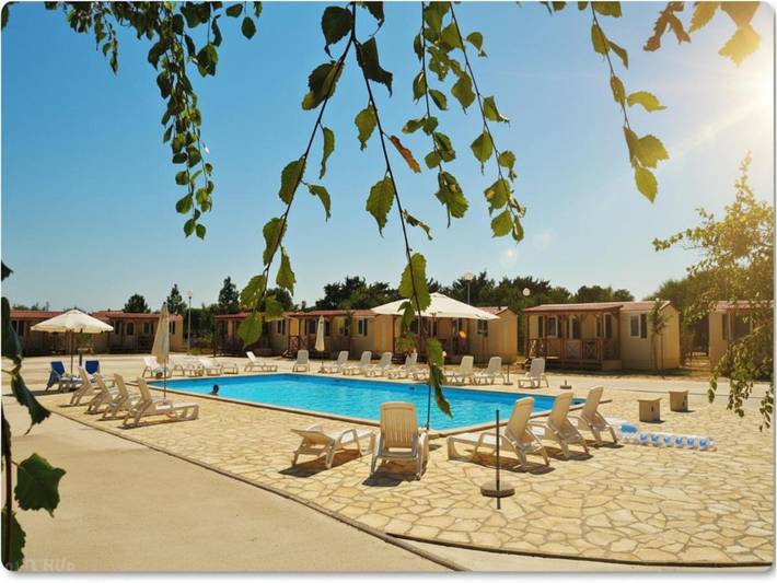 Vakantiepark voor 6 personen, with uitzicht and zwembad as well as terras, met huisdier - 1