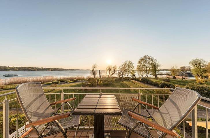 Ferienwohnung für 3 Personen, mit Seeblick und Balkon in Waren (Müritz)