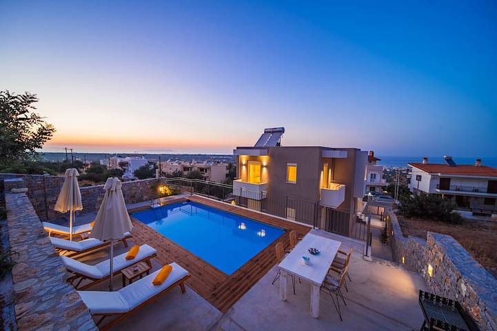 Villa for 7 people, with Balcony and Hot tub as well as Garden in Koutouloufari