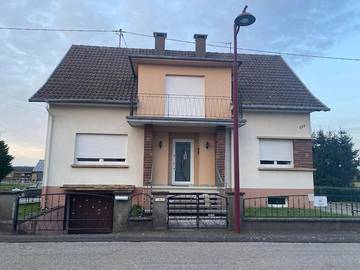 Gîte pour 12 personnes, avec jardin à Schleithal