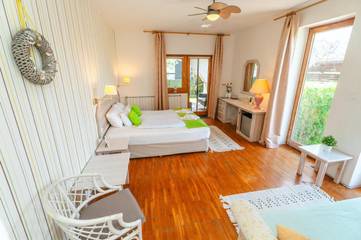 Ferienhaus für 2 Personen, mit Garten und Whirlpool in Gyenesdias