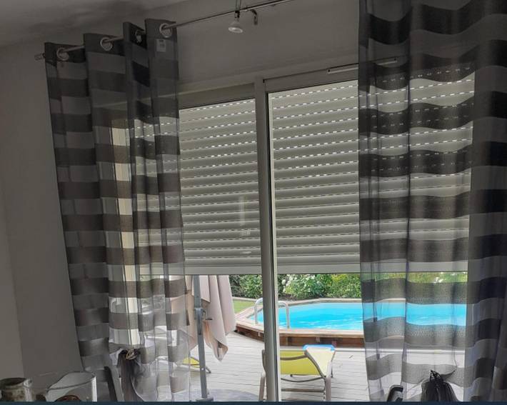 Location de vacances pour 6 personnes, avec Terrasse ainsi que Jardin et Piscine à Colonzelle