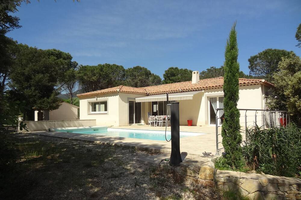 Neue Villa, voll klimatisiert, mit Pool im Golf von St. Tropez in Le Plan-de-la-Tour, Mittelmeerküste (Frankreich)