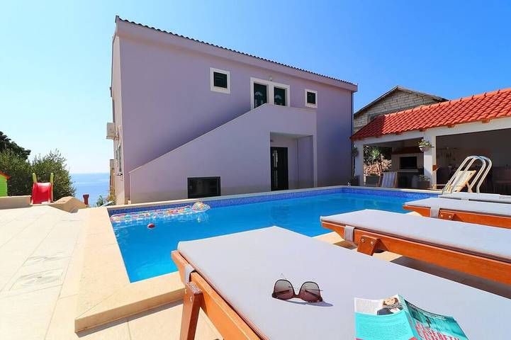 Ferienhaus für 10 Personen, mit Balkon und Pool sowie Garten - 1